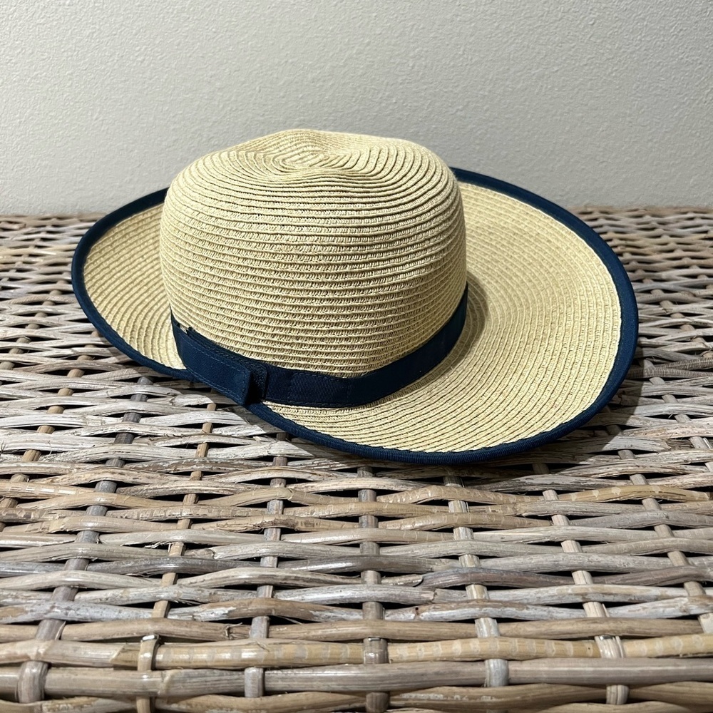 Nine West Stylish Tan Sun Hat with Navy Band, EUC, beach, classy, feminine